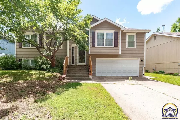 2920 Kensington RD, Lawrence, KS 66046