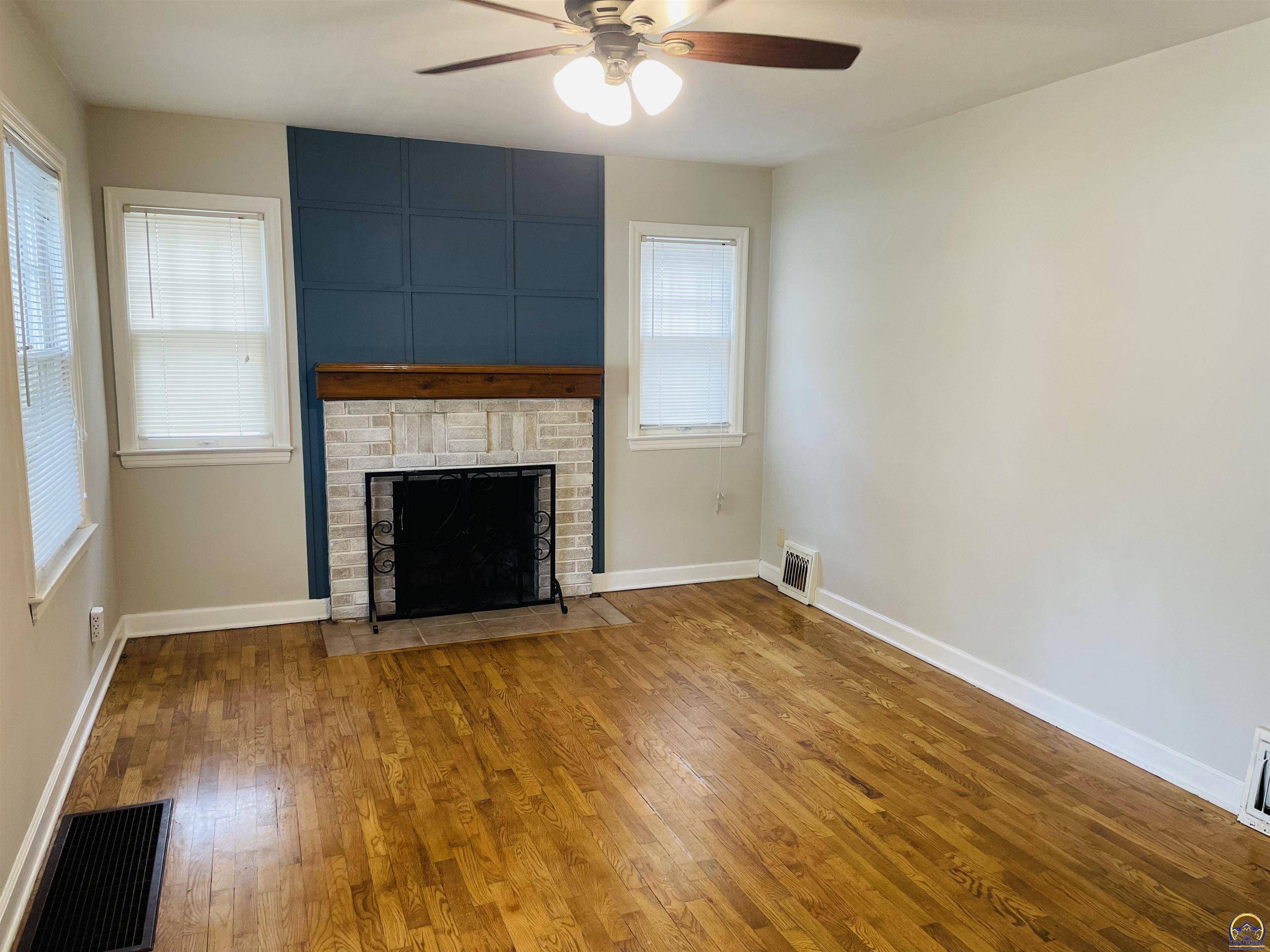 Topeka, KS 66606,845 SW Hedgewood AVE