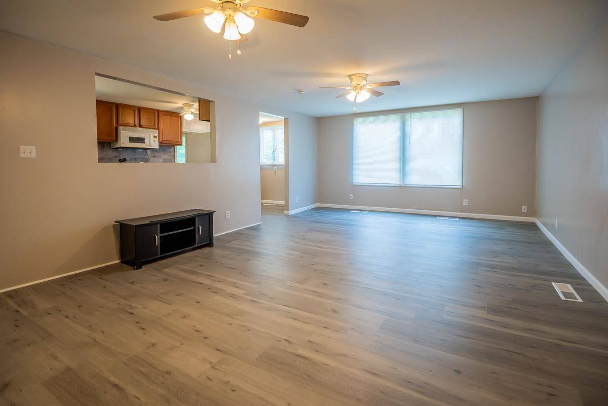 Topeka, KS 66611,1218 SW Cornwall ST