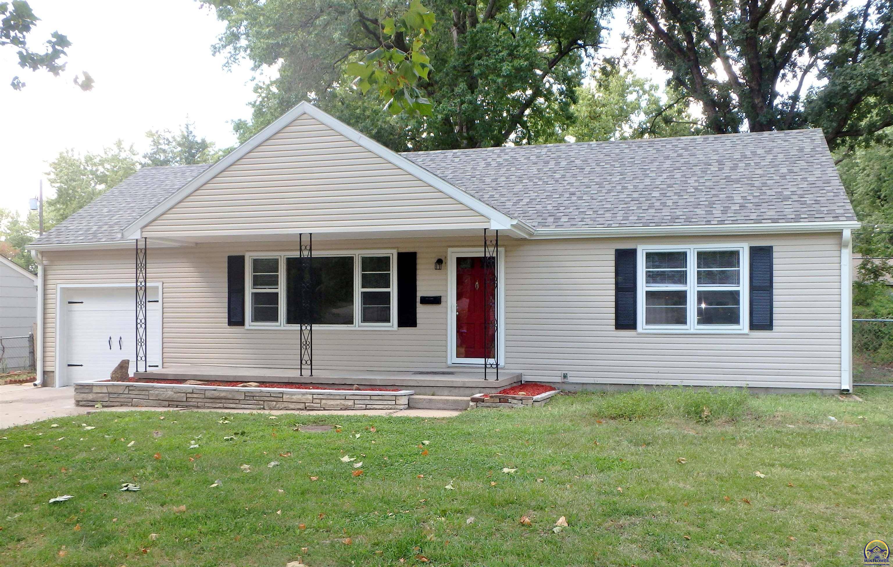 4208 SW Holly LN, Topeka, KS 66604