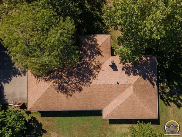 Topeka, KS 66618,4401 NW Green Hills RD