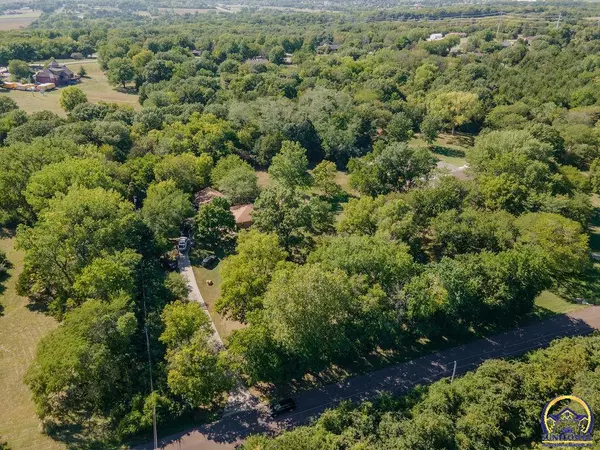 Topeka, KS 66618,4401 NW Green Hills RD