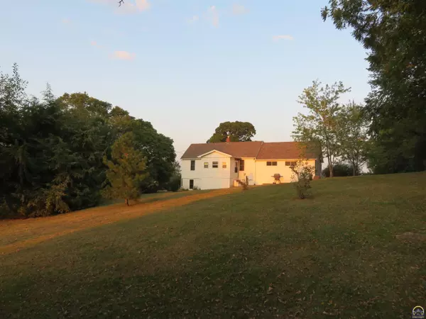 2721 Oak RD, Perry, KS 66073