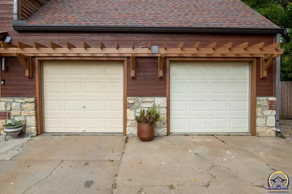 Topeka, KS 66606,3320 SW 8th Ave