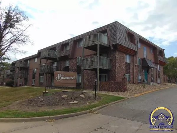 Topeka, KS 66611,3101 SW MacVicar AVE #Unit 106A