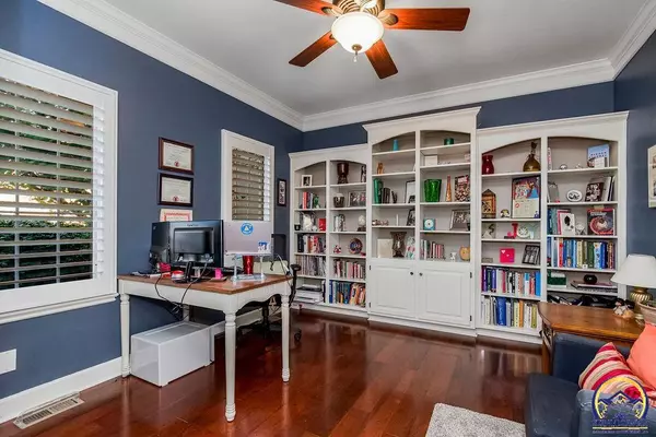 Lawrence, KS 66049,5200 Branchwood Ct