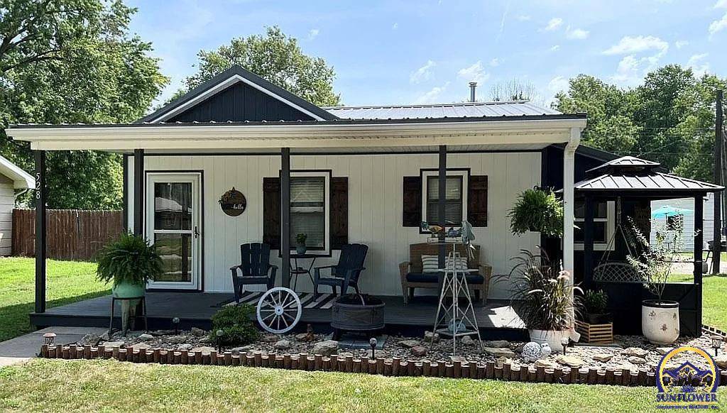 528 Pine ST, Rossville, KS 66533