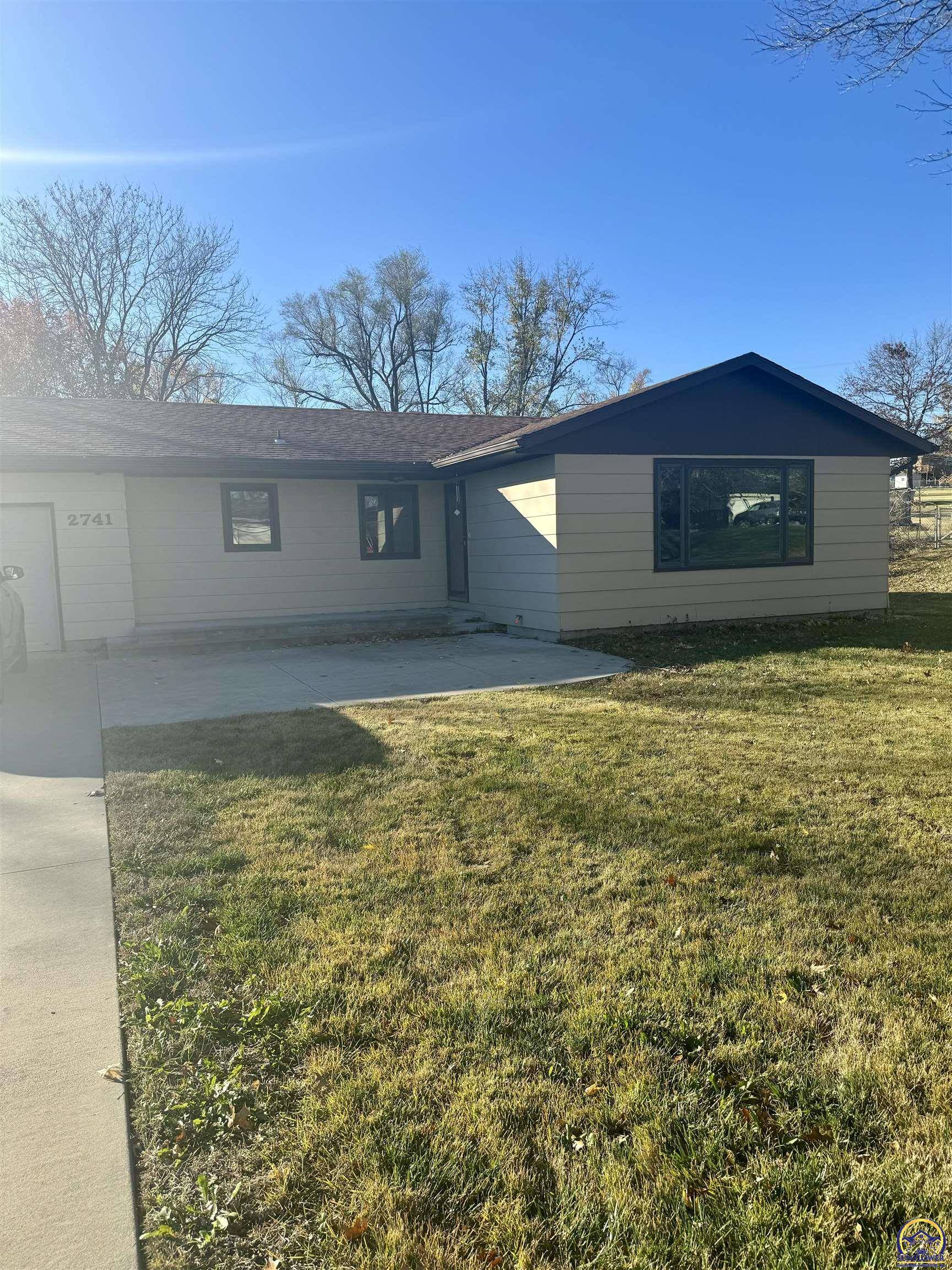 2741 NE Spring Creek DR, Topeka, KS 66618