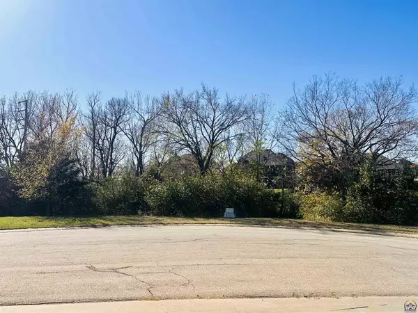 Topeka, KS 66539,7425 SW Kings Forest CT #LOT 4