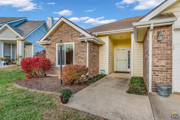 Lawrence, KS 66049,904 Colonial DR