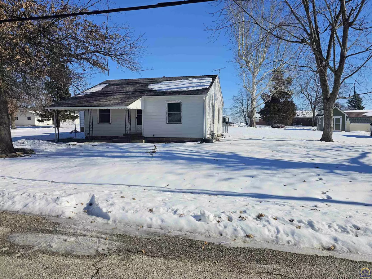 Hiawatha, KS 66434,701 S 2nd ST