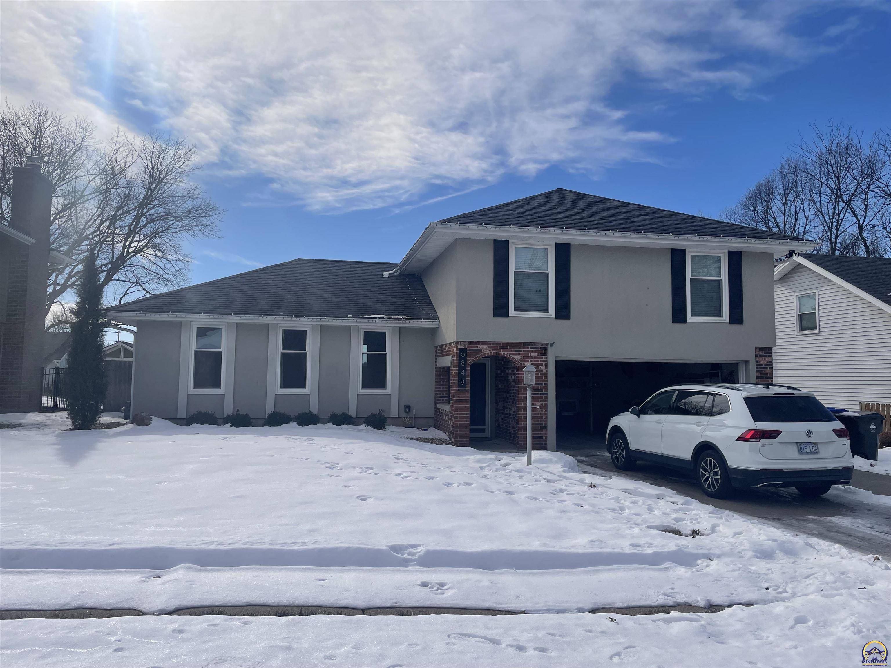 5849 SW 28th ST, Topeka, KS 66614