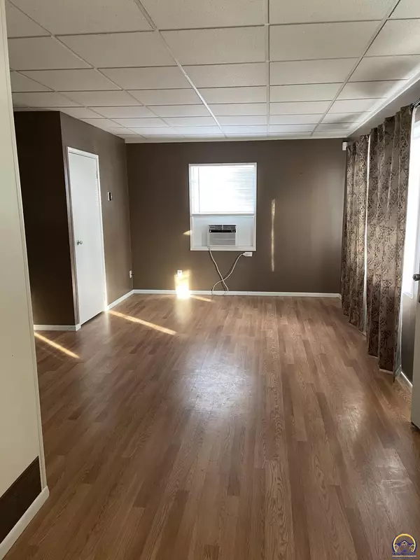 Lawrence, KS 66044,1617 Powers St