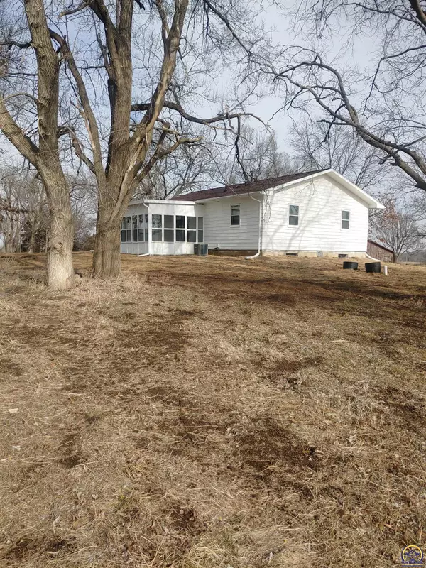 Valley Falls, KS 66088,9784 Half Mound RD