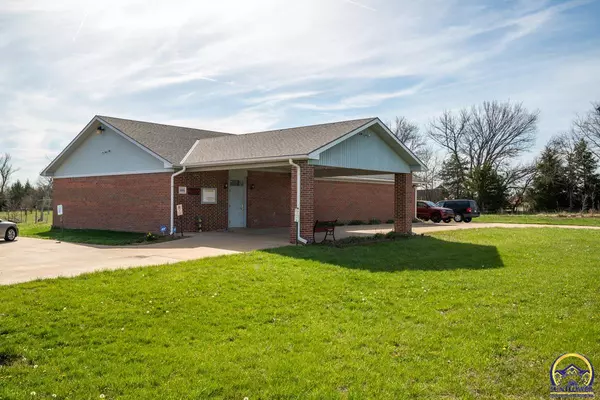 24262 S US 75 HWY, Lyndon, KS 66451