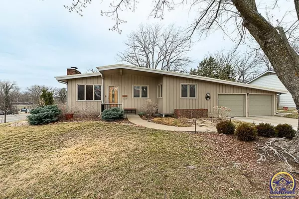 2885 SW Plass AVE, Topeka, KS 66611