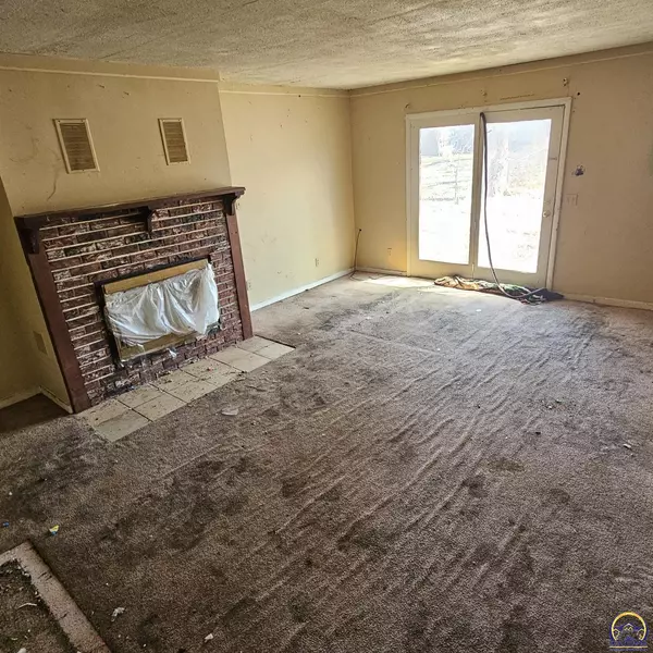 Lawrence, KS 66044,2726 Bonanza ST