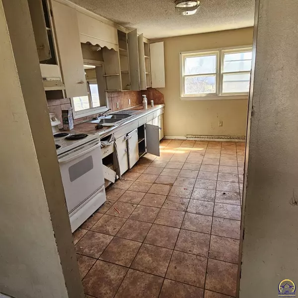 Lawrence, KS 66044,2726 Bonanza ST