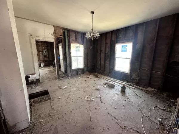 Topeka, KS 66608,545 NE Sardou AVE