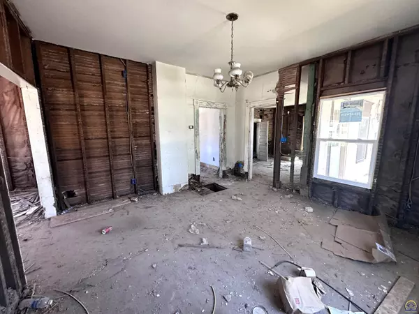 Topeka, KS 66608,545 NE Sardou AVE