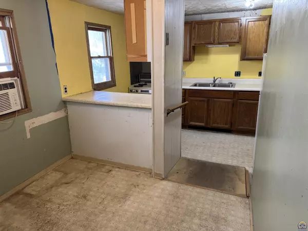 506 SE Lafayette ST Topeka, KS 66607