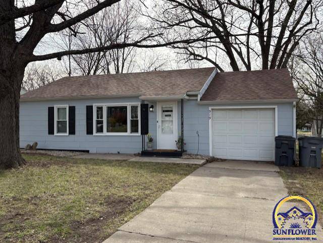 919 N Lakeview St, Emporia, KS 66801-2920