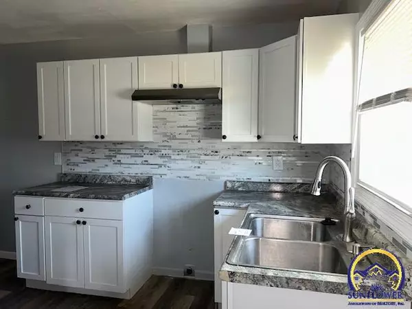 Topeka, KS 66604,1022 SW MacVicar AVE