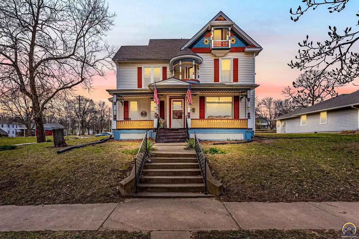 Holton, KS 66436,703 New York