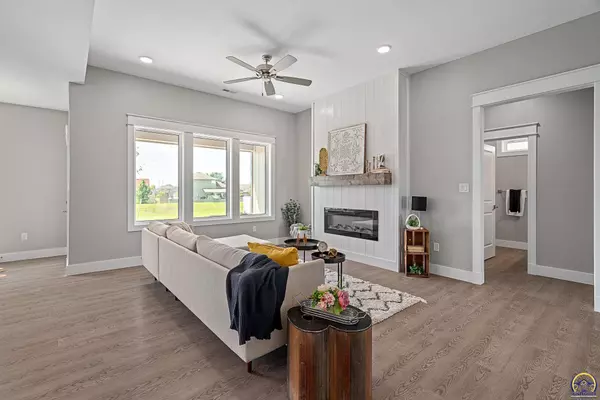 Topeka, KS 66614,8009 SW 26th TER