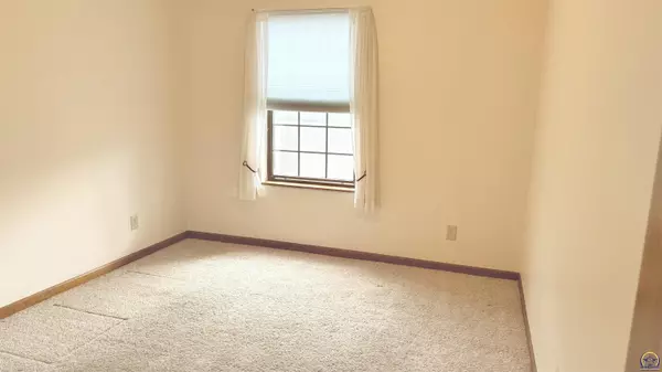 Topeka, KS 66614-0000,5651 SW Foxcroft South CIR ##7