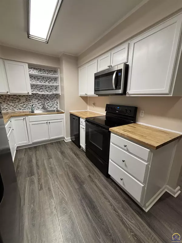 Topeka, KS 66614,2524 SW Duncan DR