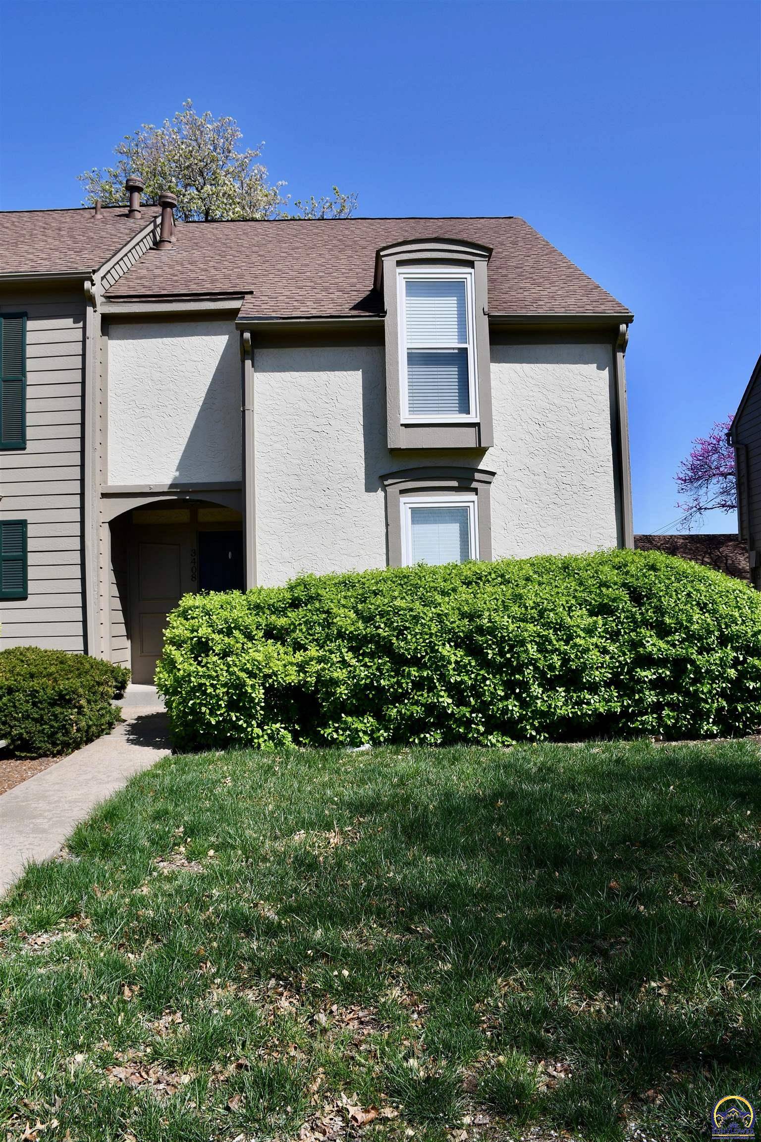 3408 SW Arrowhead RD, Topeka, KS 66614