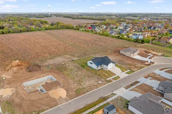 Topeka, KS 66614,8016 SW 26th TER #Lot 10, Block B