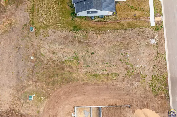 Topeka, KS 66614,8016 SW 26th TER #Lot 10, Block B