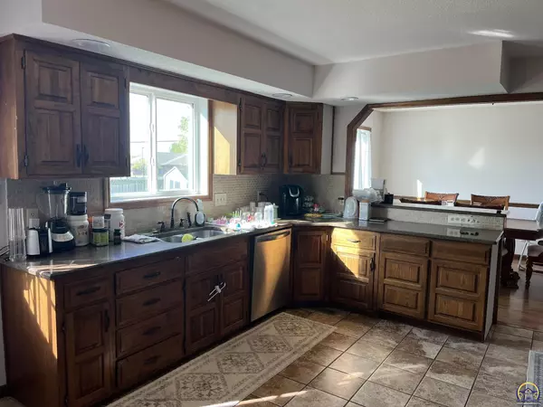 Topeka, KS 66605,2840 SE Skyview CT