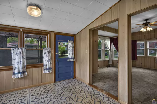 Holton, KS 66436,612 Wisconsin AVE