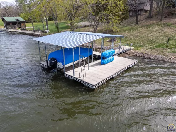 Mclouth, KS 66054,4955 Saratoga DR