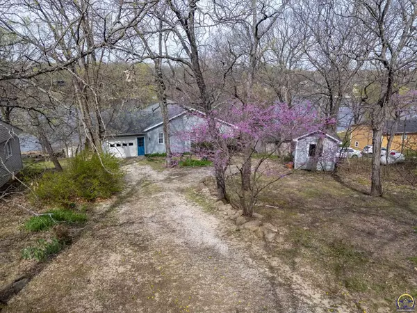 Mclouth, KS 66054,4955 Saratoga DR