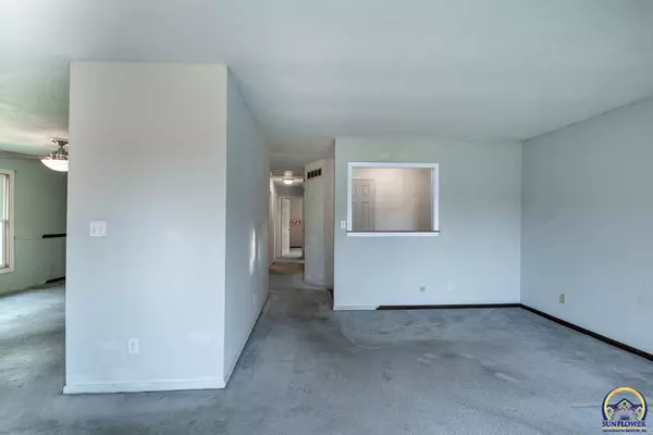 Topeka, KS 66605,2616 SE 30th St