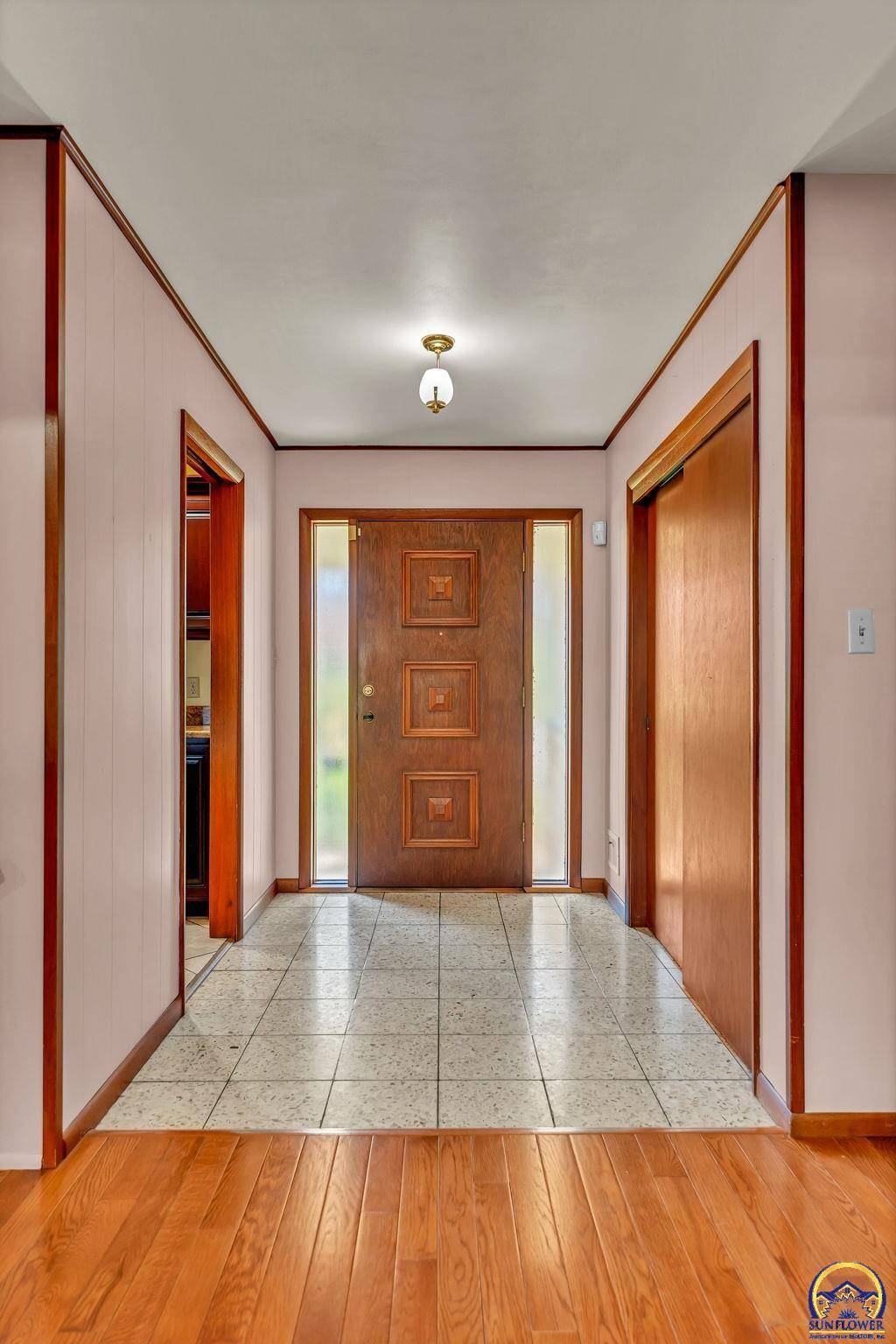 Topeka, KS 66606,4917 SW Cedar Crest RD