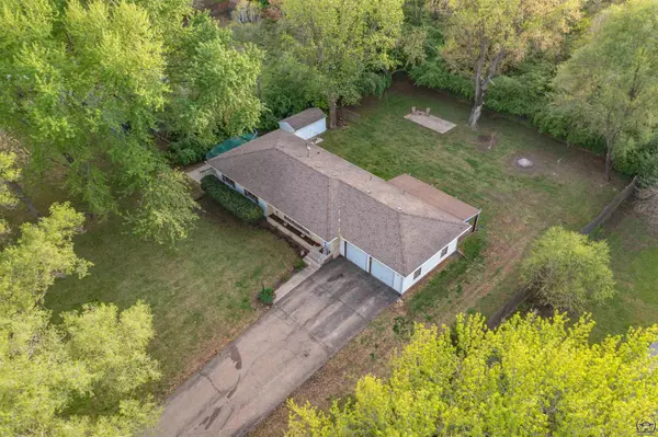 Topeka, KS 66617,3607 NW Rochester RD