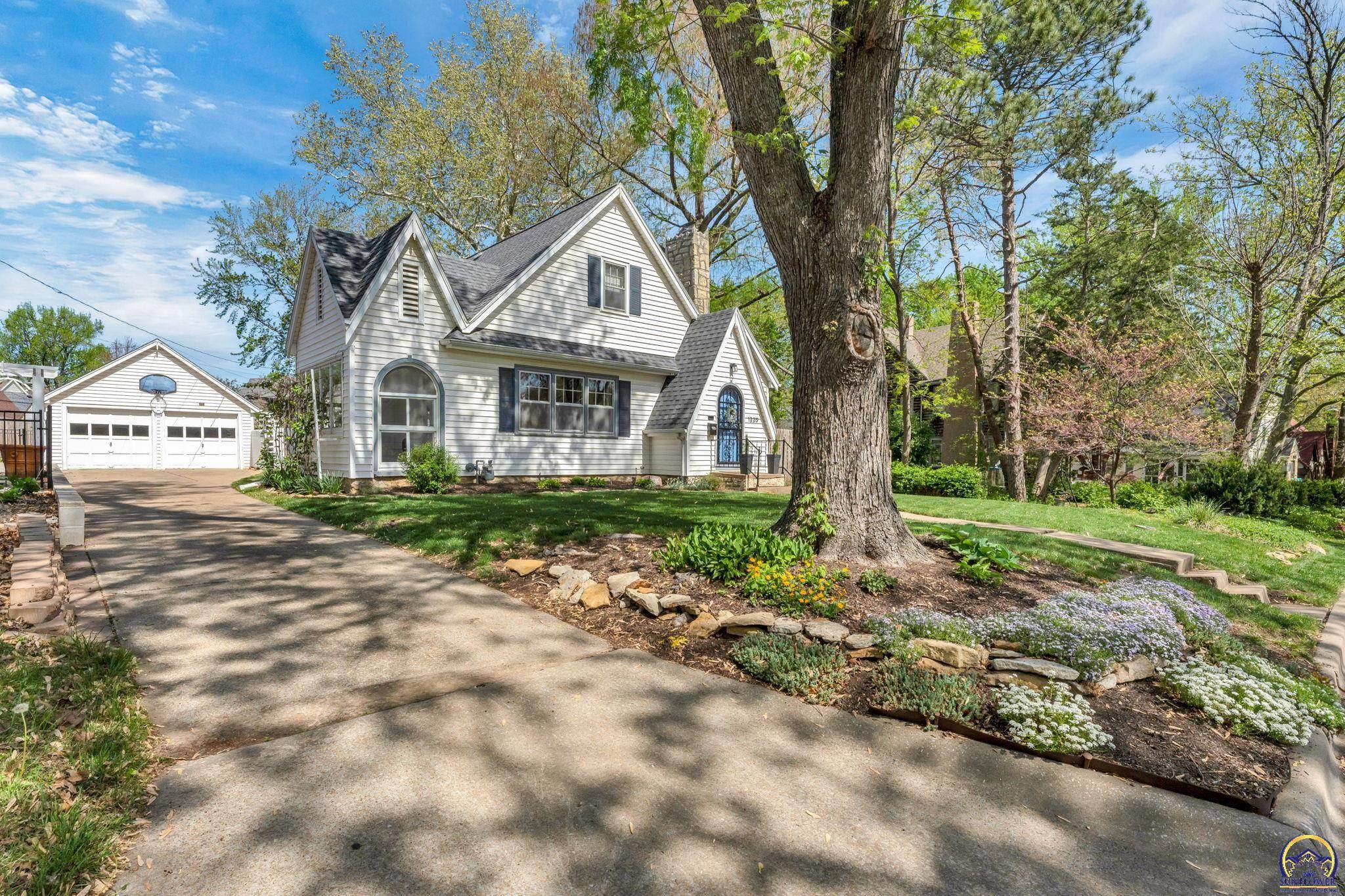 1339 SW Campbell AVE, Topeka, KS 66604