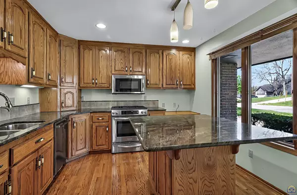 Topeka, KS 66610,3835 SW Wood Valley DR