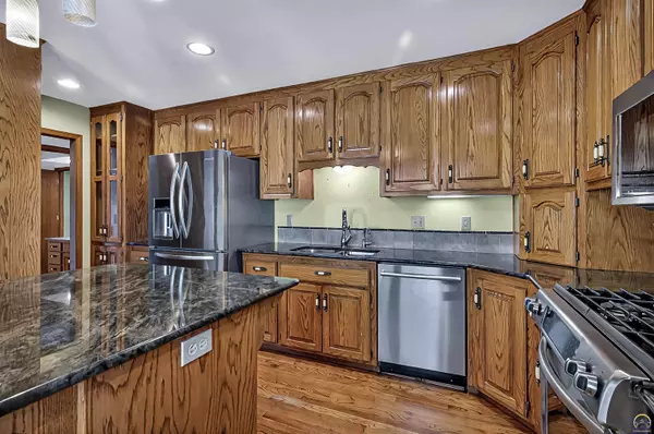 Topeka, KS 66610,3835 SW Wood Valley DR