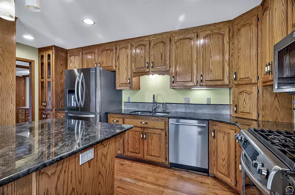 Topeka, KS 66610,3835 SW Wood Valley DR