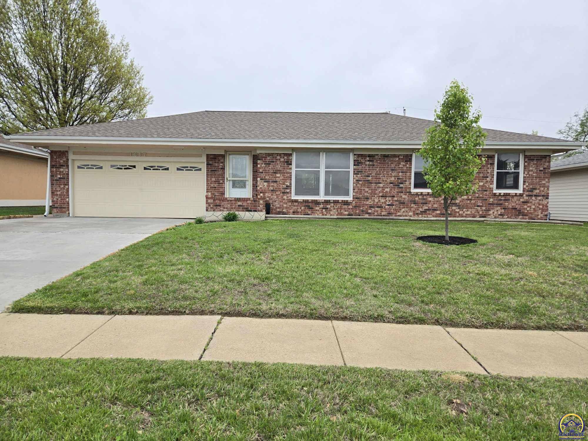 Topeka, KS 66609,1617 SE 38th TER