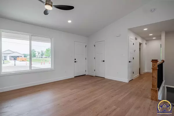 Topeka, KS 66608,1928 NW Vail CT