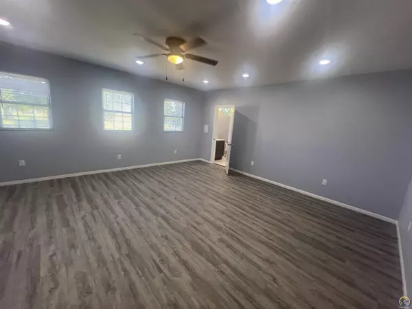 Gridley, KS 66852,403 Main ST