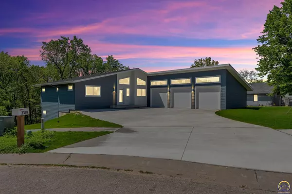 Topeka, KS 66618,3339 NW Dawdy CT