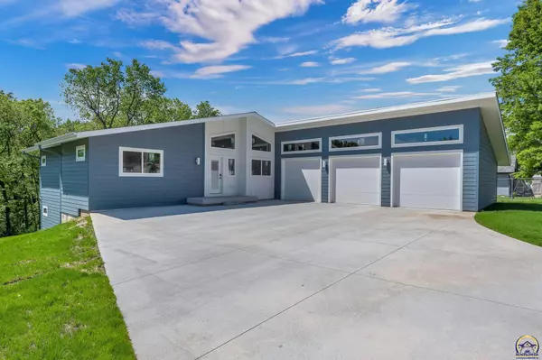 Topeka, KS 66618,3339 NW Dawdy CT